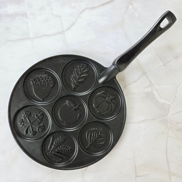 Nordic Ware Autumn Leaves Pancake Pan Cast Aluminum Made in the USA - Picture 1 of 9